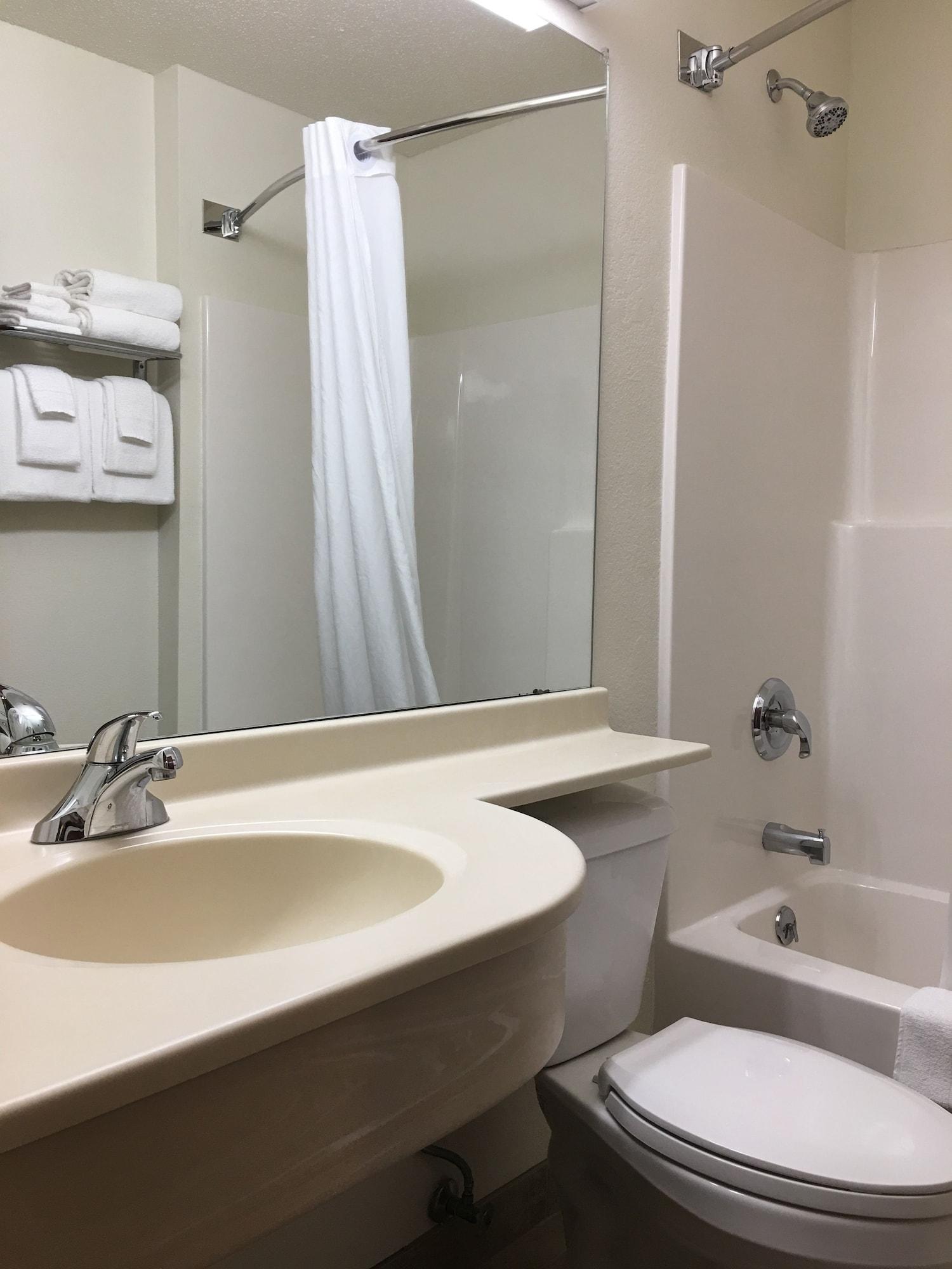 Microtel Inn & Suites By Wyndham Rice Lake Extérieur photo