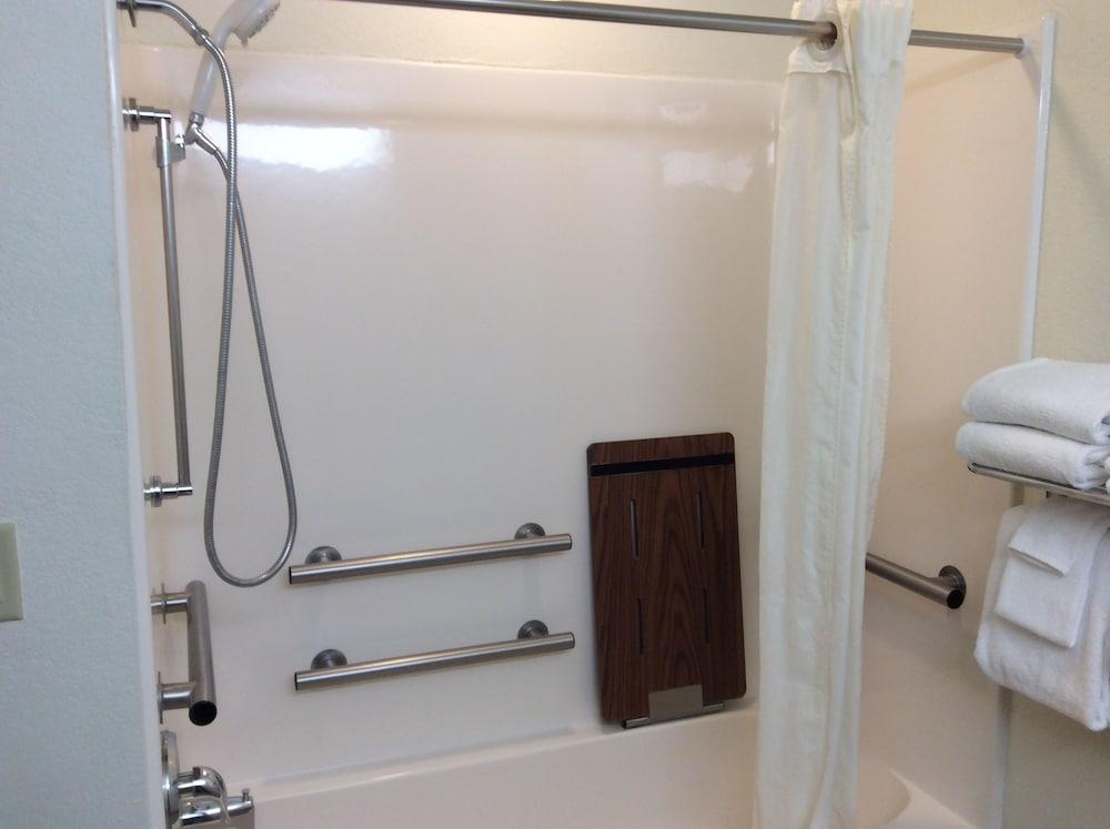 Microtel Inn & Suites By Wyndham Rice Lake Extérieur photo
