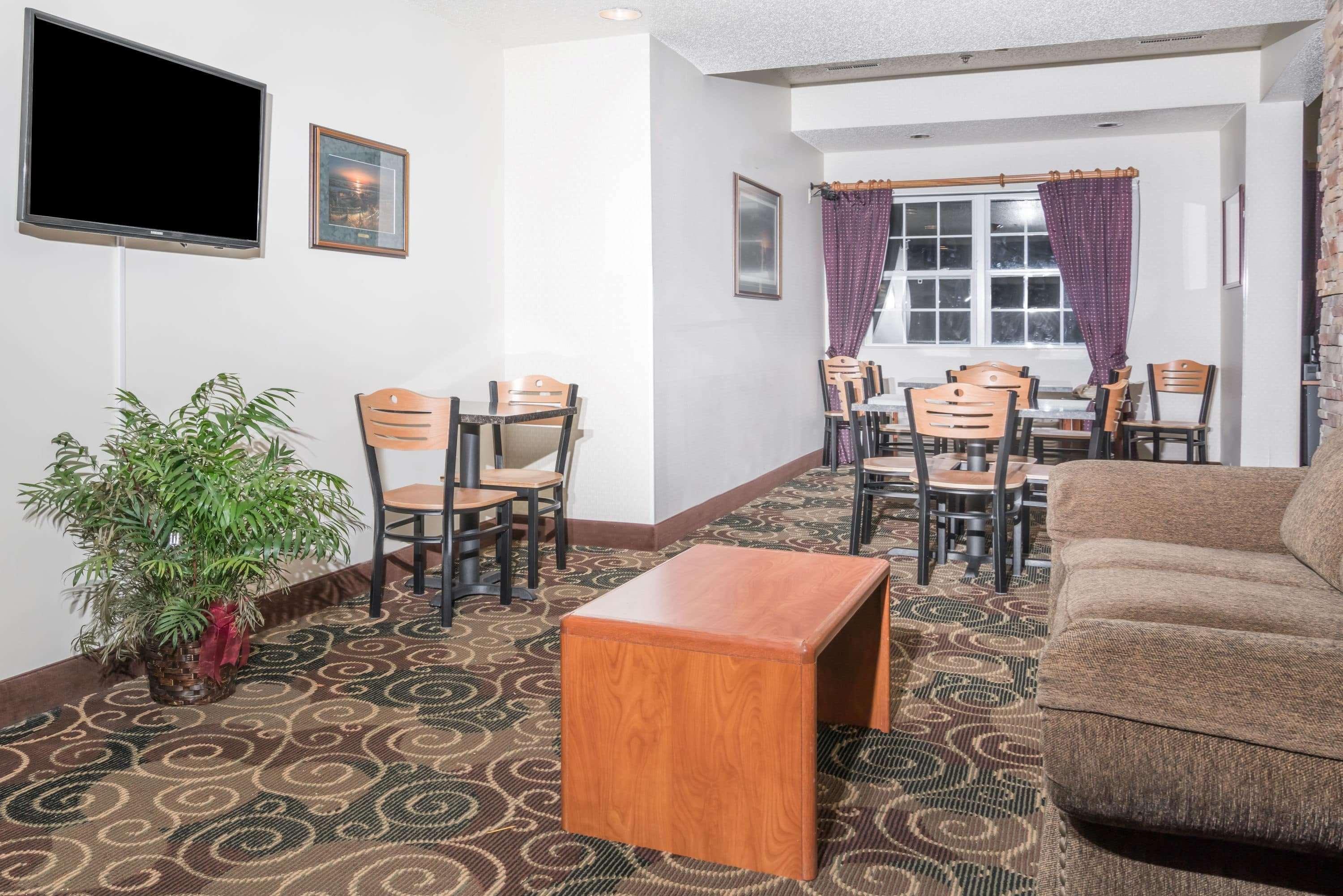 Microtel Inn & Suites By Wyndham Rice Lake Extérieur photo