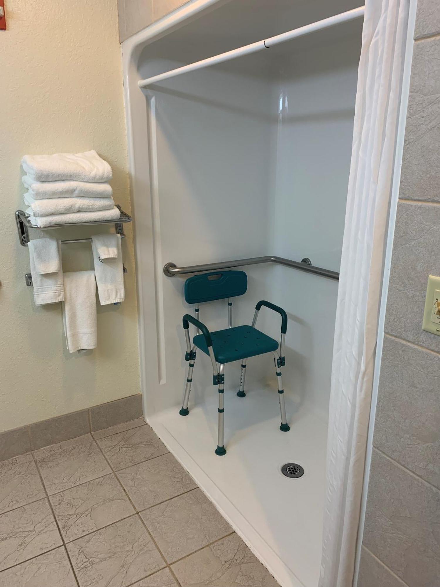Microtel Inn & Suites By Wyndham Rice Lake Extérieur photo