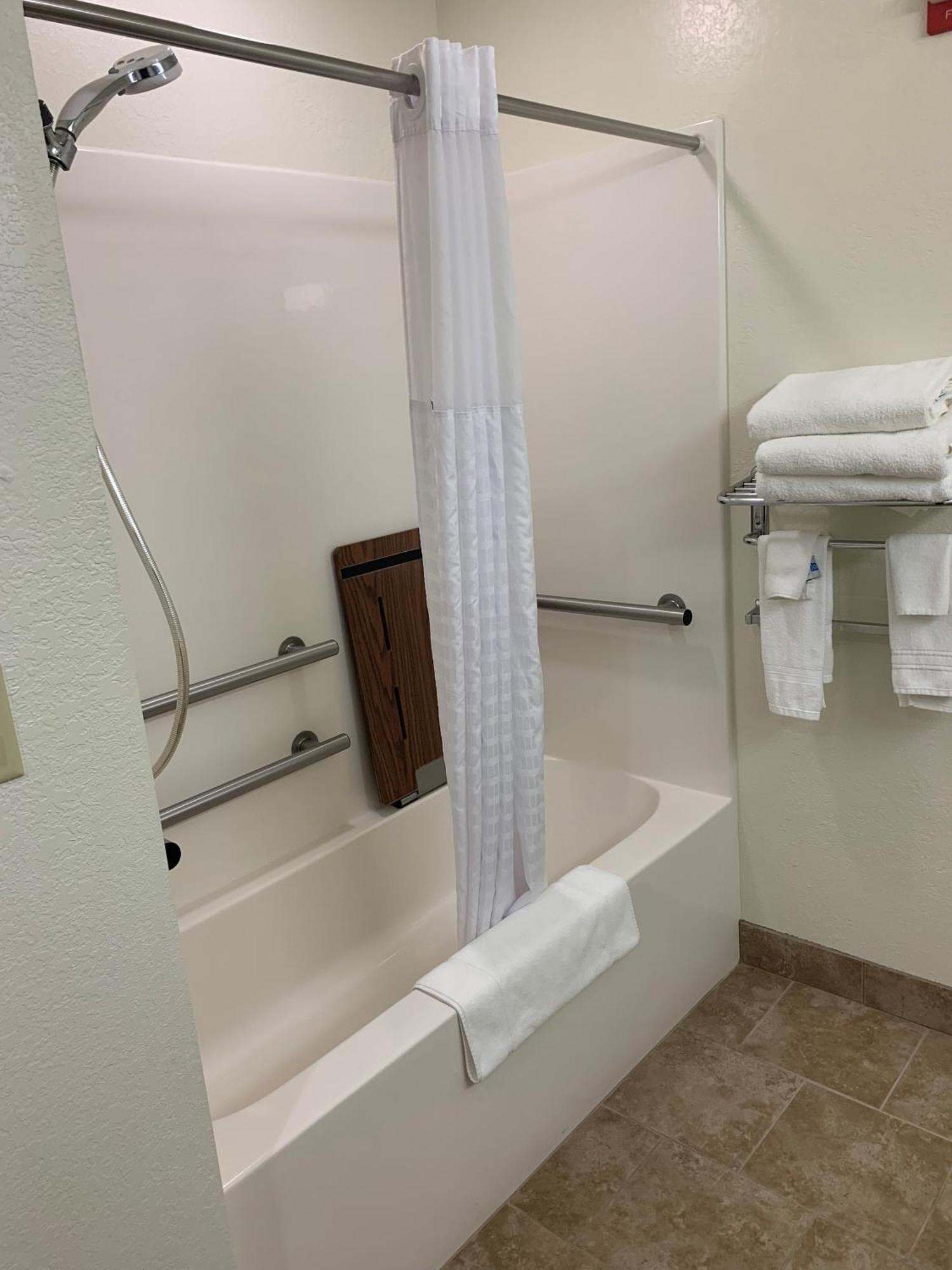 Microtel Inn & Suites By Wyndham Rice Lake Extérieur photo